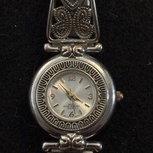 Elegant Silver Women's Quartz Watch